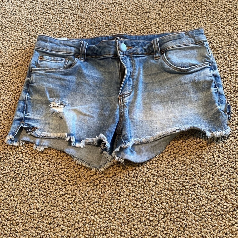 STS Blue Denim Distressed Shorts Size 28 in Like New Condition